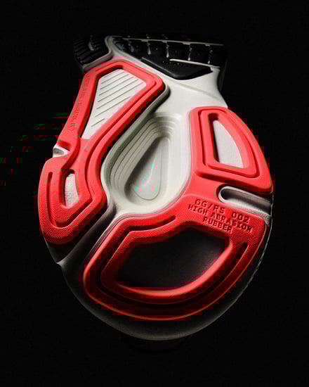 ナイキが発売するランニングシューズ「ストラクチャー プラス」のアイテム画像