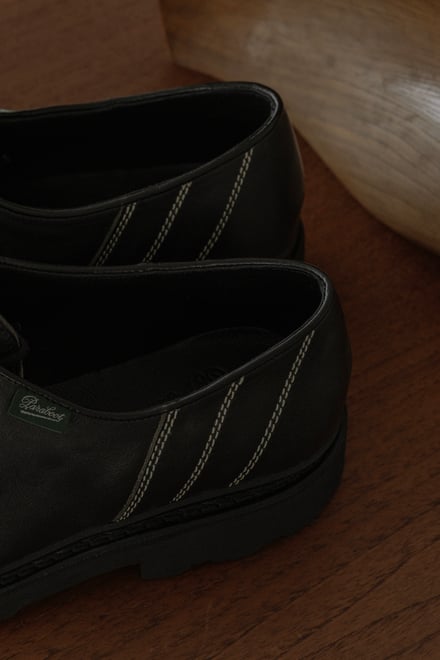 別注したシューズ