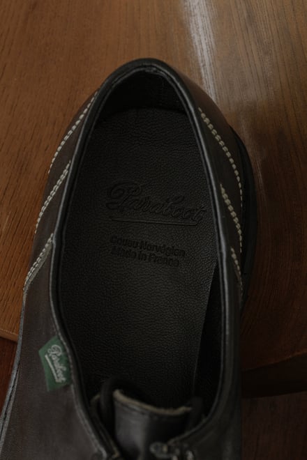 別注したシューズ