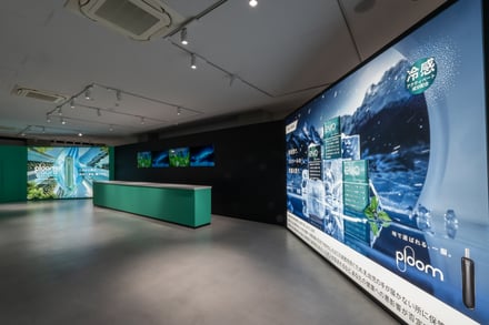 1F デバイス貸出カウンター