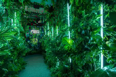 2F エントランスゲート