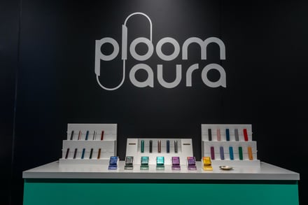 3F ラウンジ触れる商品展示