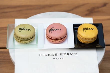 3F Chill outコーナー 商品展示マカロン