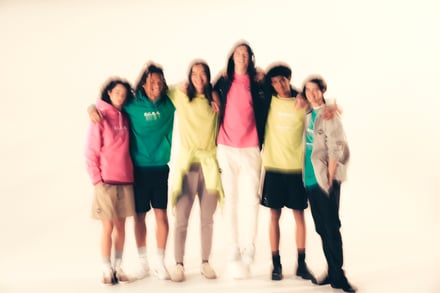 カラフルなフーディー