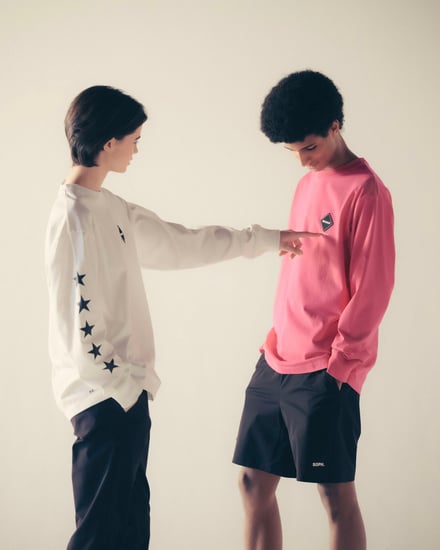 カラフルなフーディー