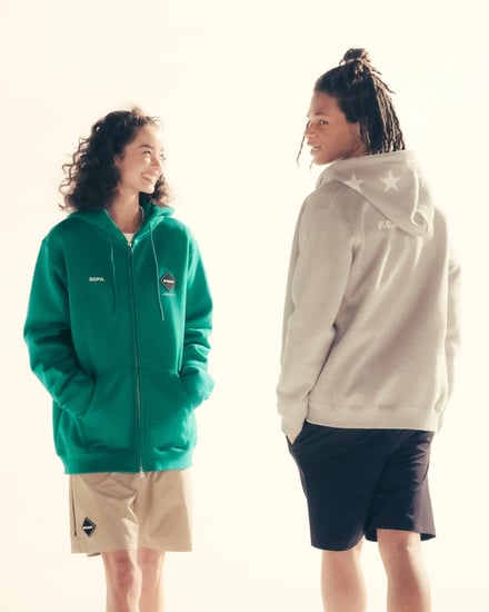 カラフルなフーディー