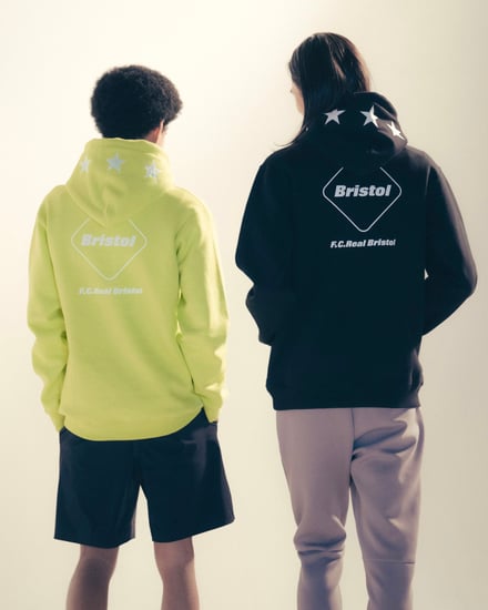 カラフルなフーディー