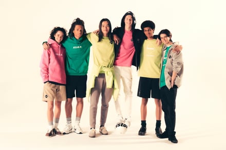 カラフルなフーディー