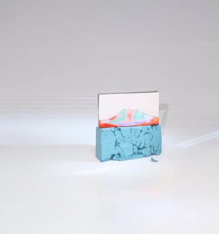 BYREDOの18色入りアイシャドウパレット「ヴェスヴィオ」