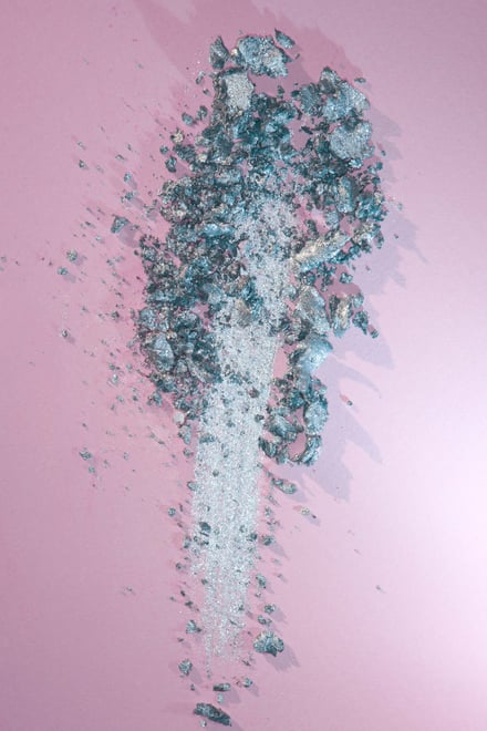 BYREDOの18色入りアイシャドウパレット「ヴェスヴィオ」