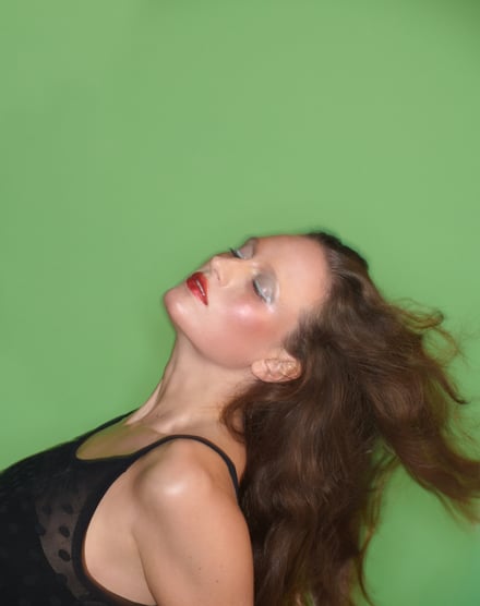 BYREDOの18色入りアイシャドウパレット「ヴェスヴィオ」のルック