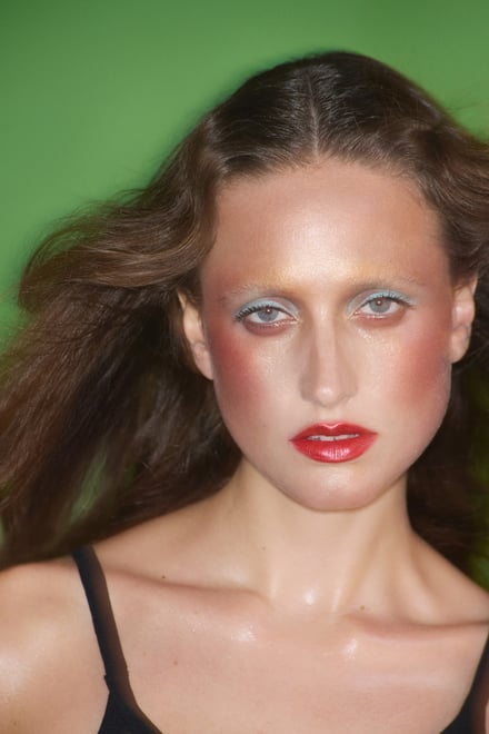 BYREDOの18色入りアイシャドウパレット「ヴェスヴィオ」のルック