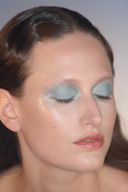 BYREDOの18色入りアイシャドウパレット「ヴェスヴィオ」のルック