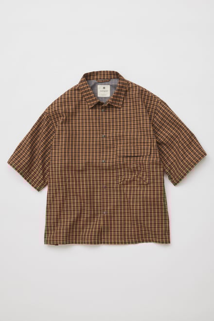 チェックシャツ