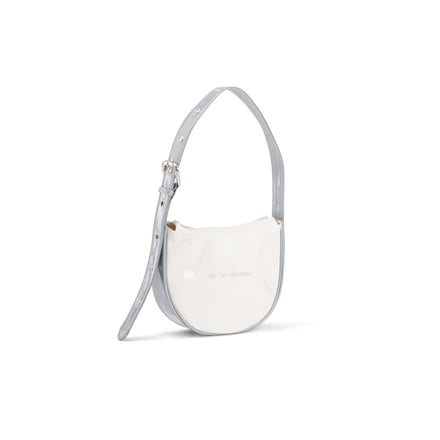 ポップアップで展開されるバッグ