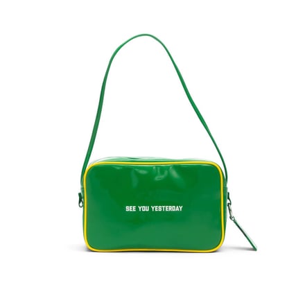 ポップアップで展開されるバッグ