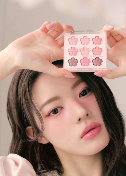 アイシャドウと女性