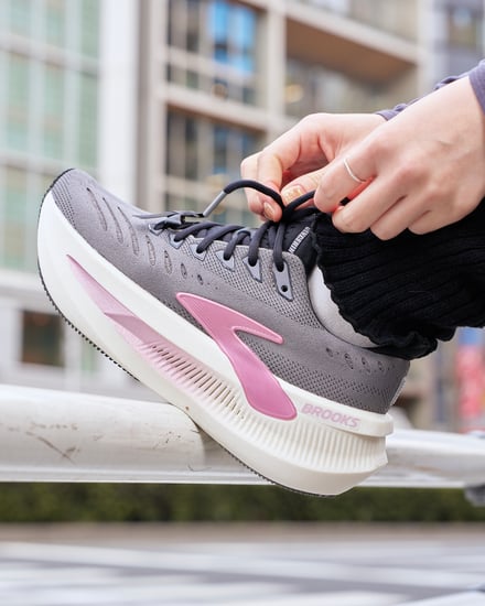 ブルックスのシューズを履いたスナップ