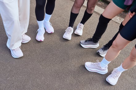 ブルックスのシューズを履いたスナップ