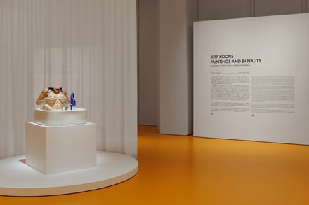 ジェフ・クーンズ展示