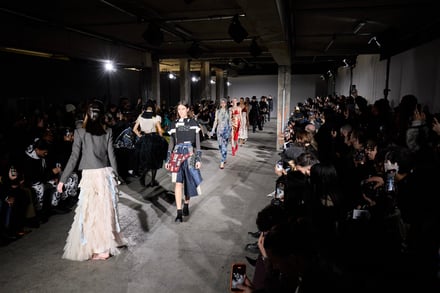 パリでの作品発表の様子