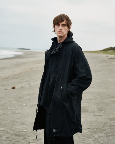 White MountaineeringとALPHA INDUSTRIESのコラボコート