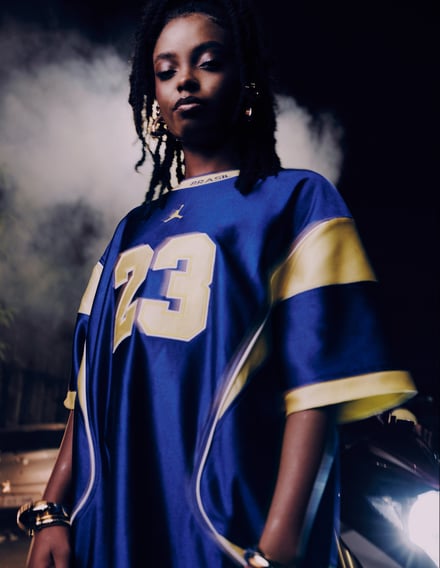 ユニフォームを着たモデル