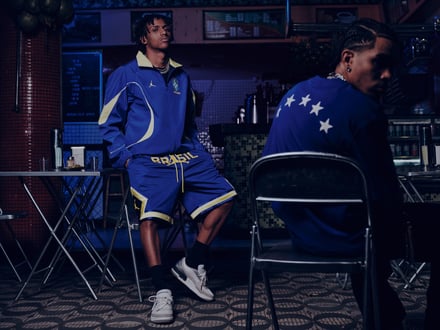 ユニフォームを着たモデル