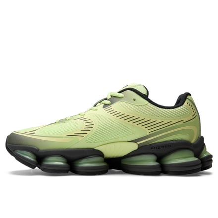 黄色いスニーカー