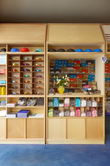 ディスタンス パリの店内