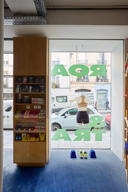 ディスタンス パリの店内