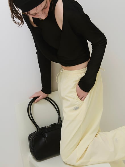 ランニングウェアを着たモデル