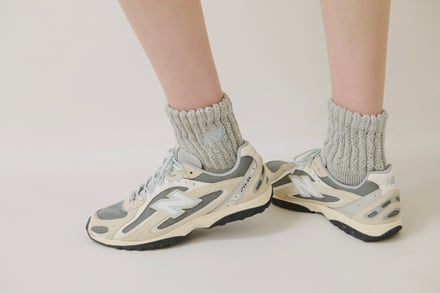 ランニングウェアを着たモデル