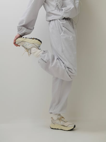 ランニングウェアを着たモデル