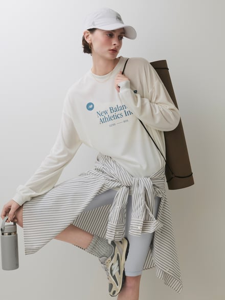 ランニングウェアを着たモデル