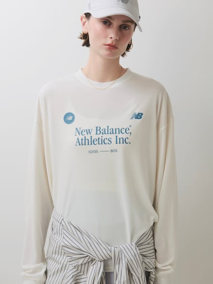 ランニングウェアを着たモデル