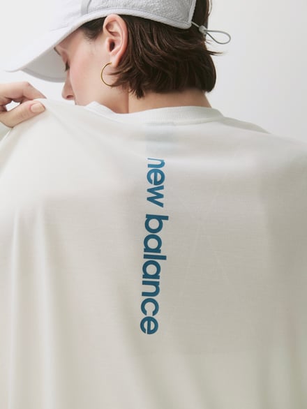 ランニングウェアを着たモデル