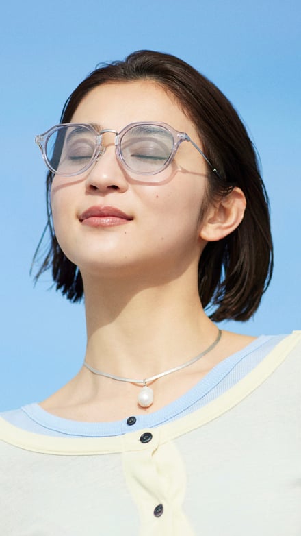 サングラスを着用したモデル