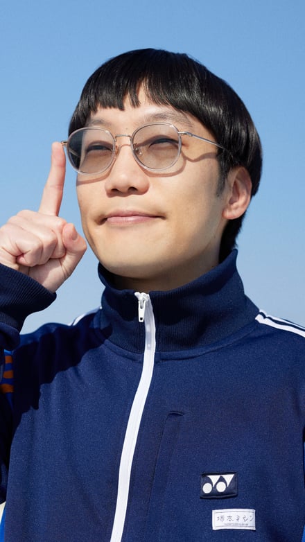 サングラスを着用したモデル