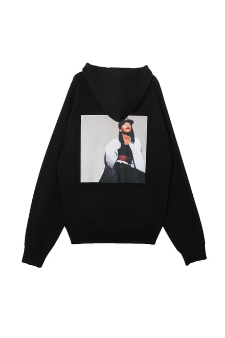 サカイがR&Bアーティスト アリーヤとコラボ