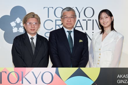 東京クリエイティブサロンオープニングイベントに登壇した杉山央統括ディレクター、大西洋会長、本田翼