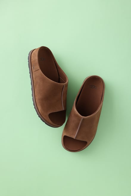 アグのサンダル