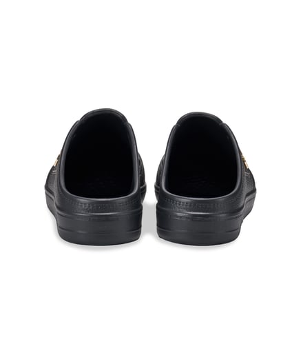 新作スリッポンサンダル