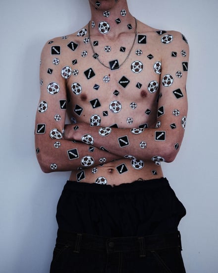 エフシーレアルブリストル×カーハート WIP 着用画像