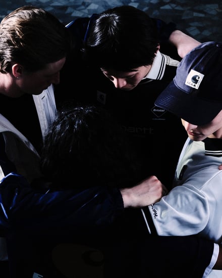 エフシーレアルブリストル×カーハート WIP 着用画像