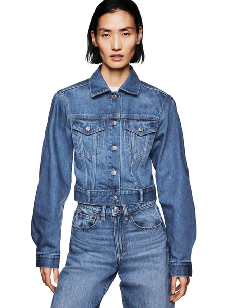 ギャップとヴィクトリア・ベッカムのコラボアイテム　着用画像