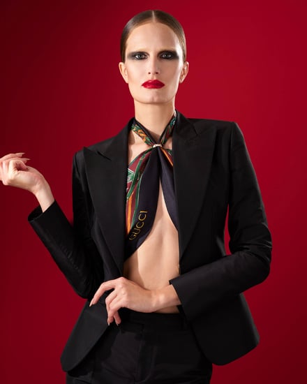 「The Art of Silk」新作コレクションのスカーフ　着用画像