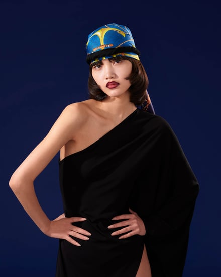 「The Art of Silk」新作コレクションのスカーフ　着用画像