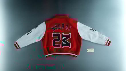 バーシティジャケット