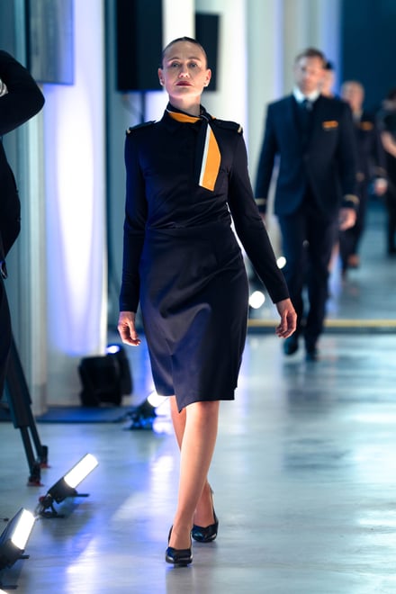 ルフトハンザの新制服着用画像